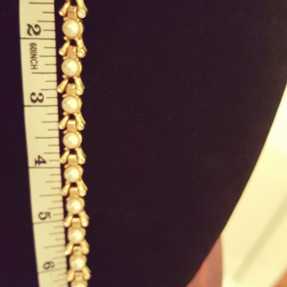 Vintage 7 1/4 faux pearl gold tone bracelet. - Picture 3 of 4